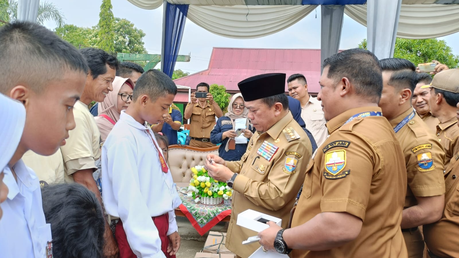 Al Haris salurkan bantuan pendidikan program Dumisake untuk 476 siswa di Merangin