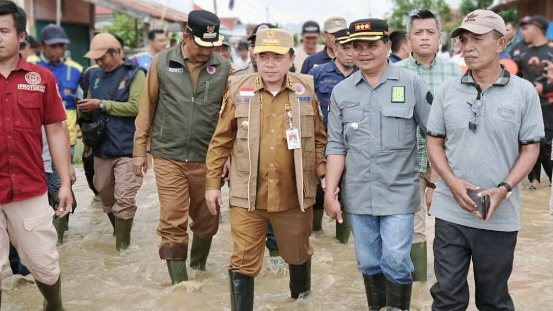 Al Haris pantau kondisi warga terdampak banjir dan longsor di Kerinci dan Sungai Penuh, Selasa (2/1)