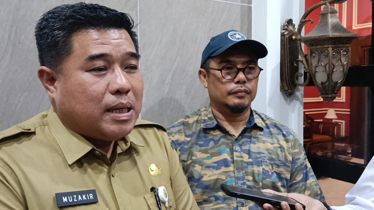 Kepala Biro Umum, Muzakir didampingi Plt Biro Hukum, Ali Zaini