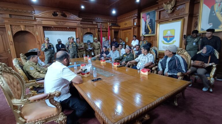 Para perwakilan sopir batu bara audiensi dengan Gubernur Jambi beberapa waktu lalu