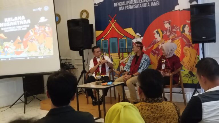 Sandiaga bersama Al Haris lakukan diskusi dengan asosiasi pelaku ekonomi kreatif Jambi, Minggu (17/3