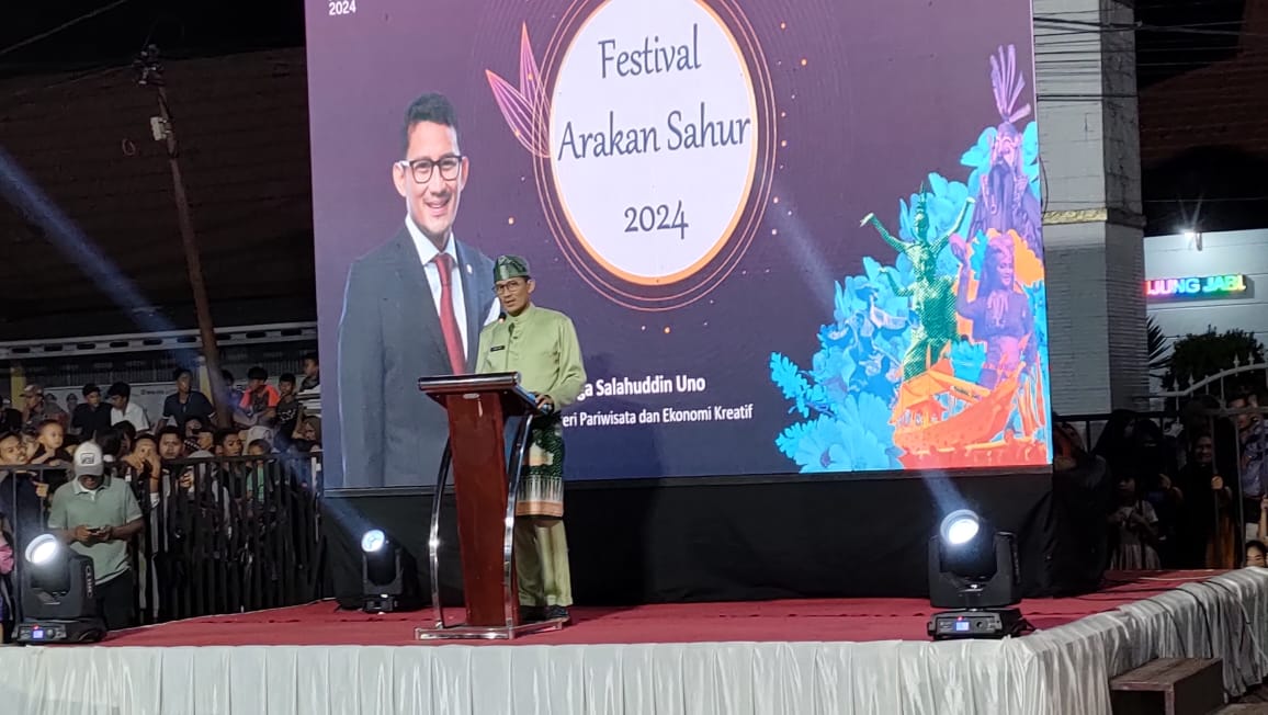 Sandiaga Uno saat buka resmi Festival Arakan Sahur di Kuala Tungkal, Minggu (17/3)