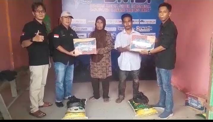 SMSI Tanjab Barat bagikan paket sembako, Kamis (28/3)
