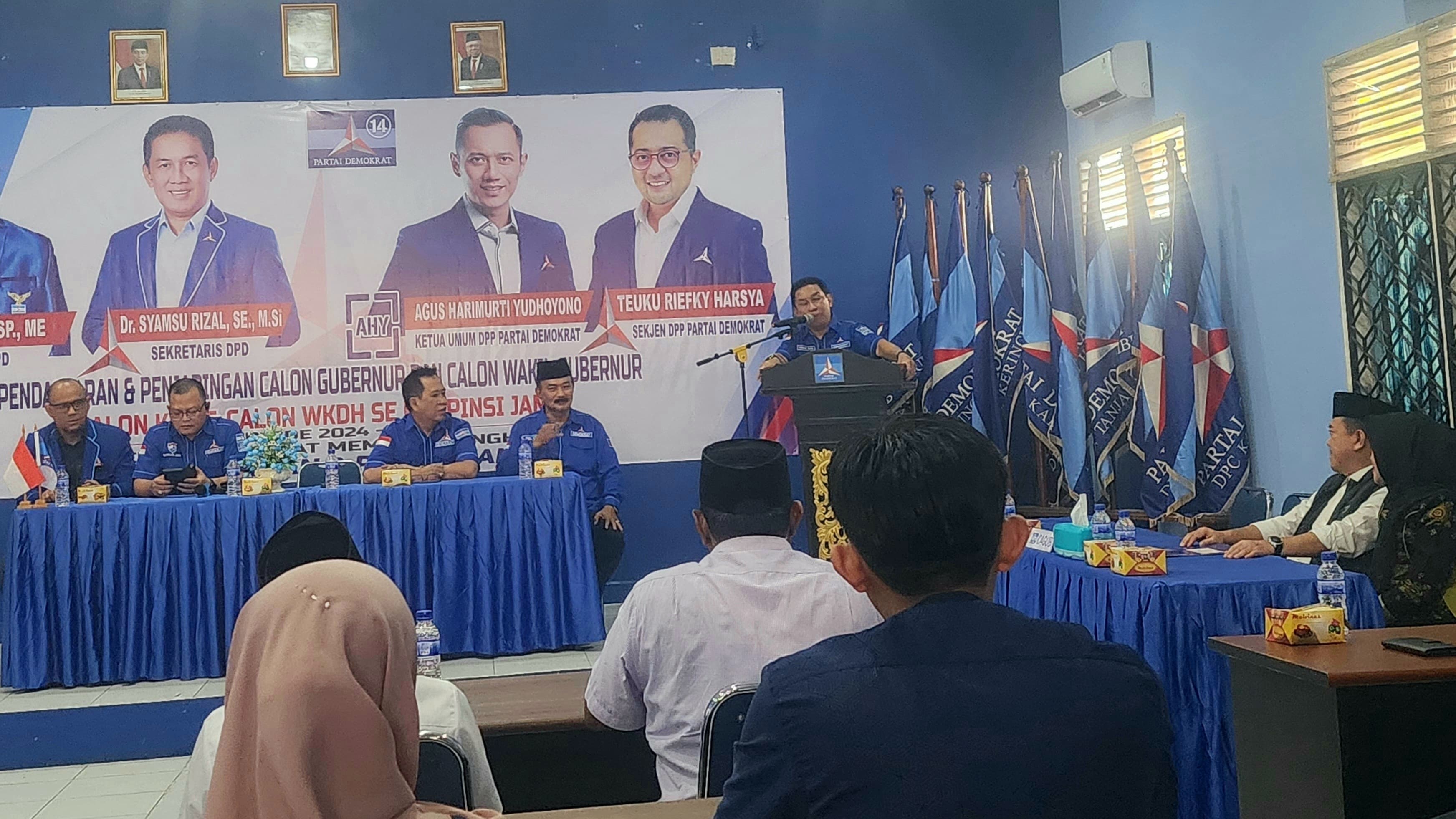Syamsurizal saat memberikan sambutan penerimaan berkas pendaftaran Cagub Al Haris, Jumat (26/4)
