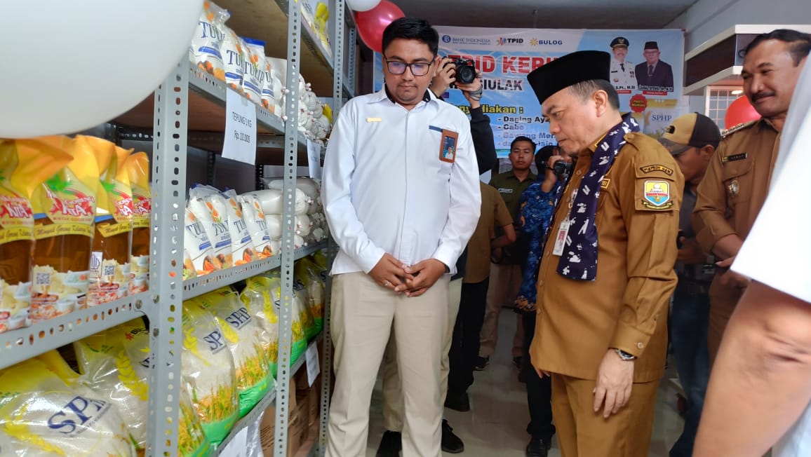 Al Haris resmikan Toko TPID di Pasar Siulak Kerinci, Senin (3/6)