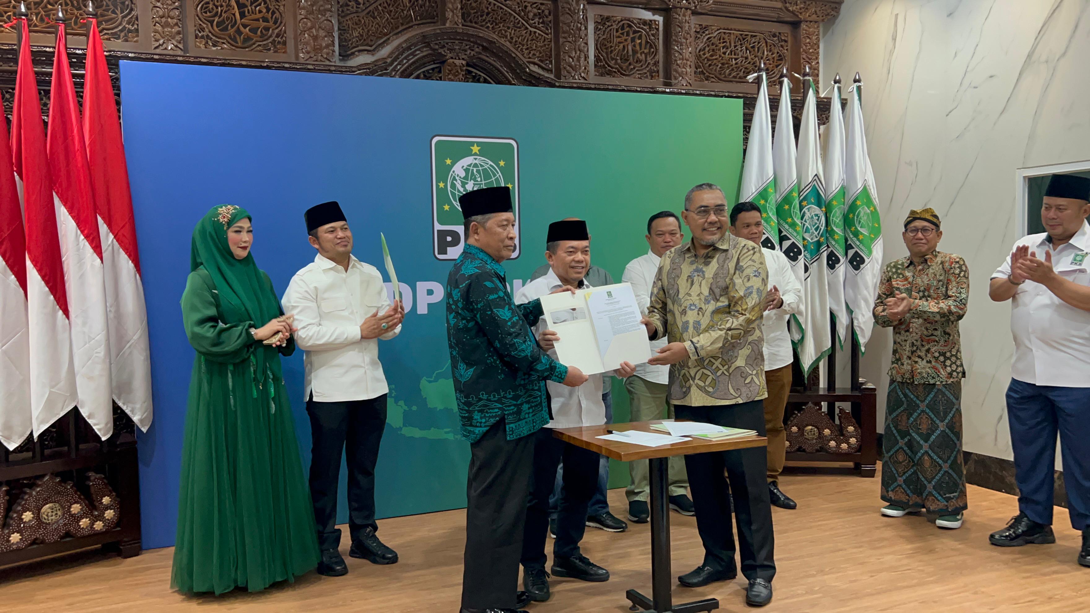 PKB serahkan SK Rekomendasi Pilgub Jambi ke pasangan Haris-Sani, Selasa (2/7) malam