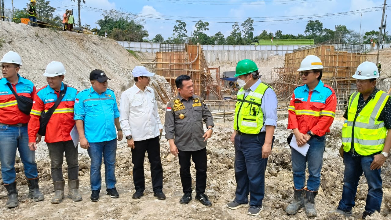 Muzakir dampingi Al Haris tinjau pengerjaan jalan batu bara Mandiangin-Tenam, Jumat (2/8)