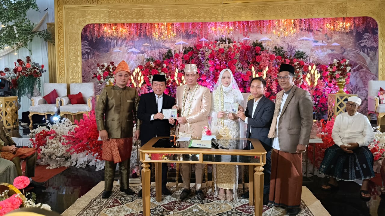 Al Haris jadi saksi pernikahan Waka DPRD Faizal Riza dan Dina, Kamis (8/8)