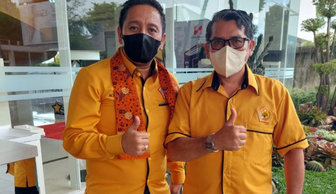 Ketua Pormas MKGR Jambi, Syaiful Bakri (kanan)