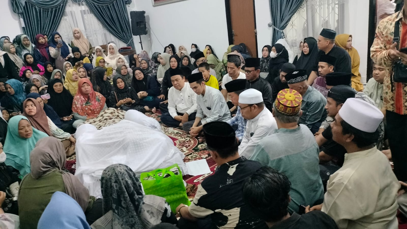 Al Haris melayat ke rumah duka Alm Prof Asad Isma, Sabtu (28/9)