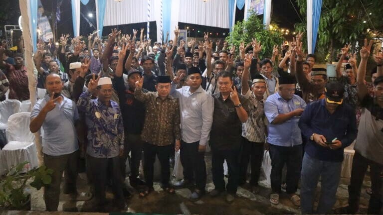 Al Haris saat silaturrahmi dengan warga Singkut, Sarolangun, Kamis (3/10) malam