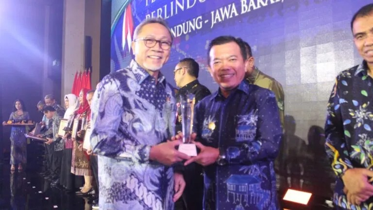 Al Haris terima penghargaan dari Mendagri RI