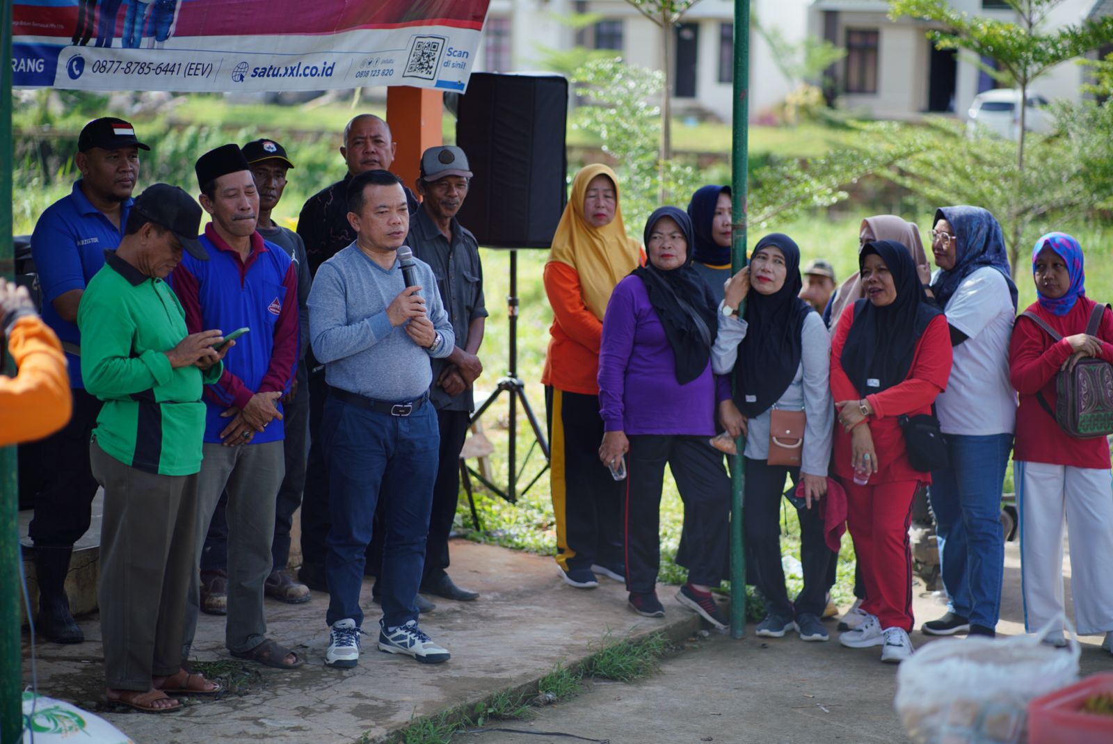 Al Haris gotong royong bersama warga Bagan Pete, Minggu (13/10)
