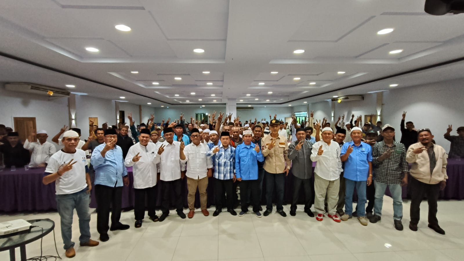 Al Haris dan Abdullah Sani konsolidasi dengan Tim Haris-Sani Tanjab Barat, Senin (14/10)