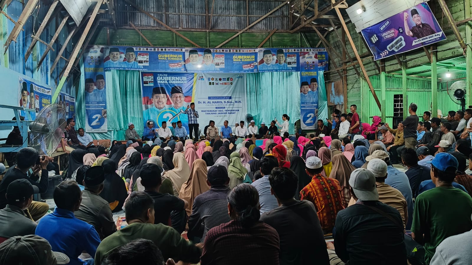 Al Haris saat silaturahmi dengan warga Pengabuan dan Senyerang, Senin (14/10)