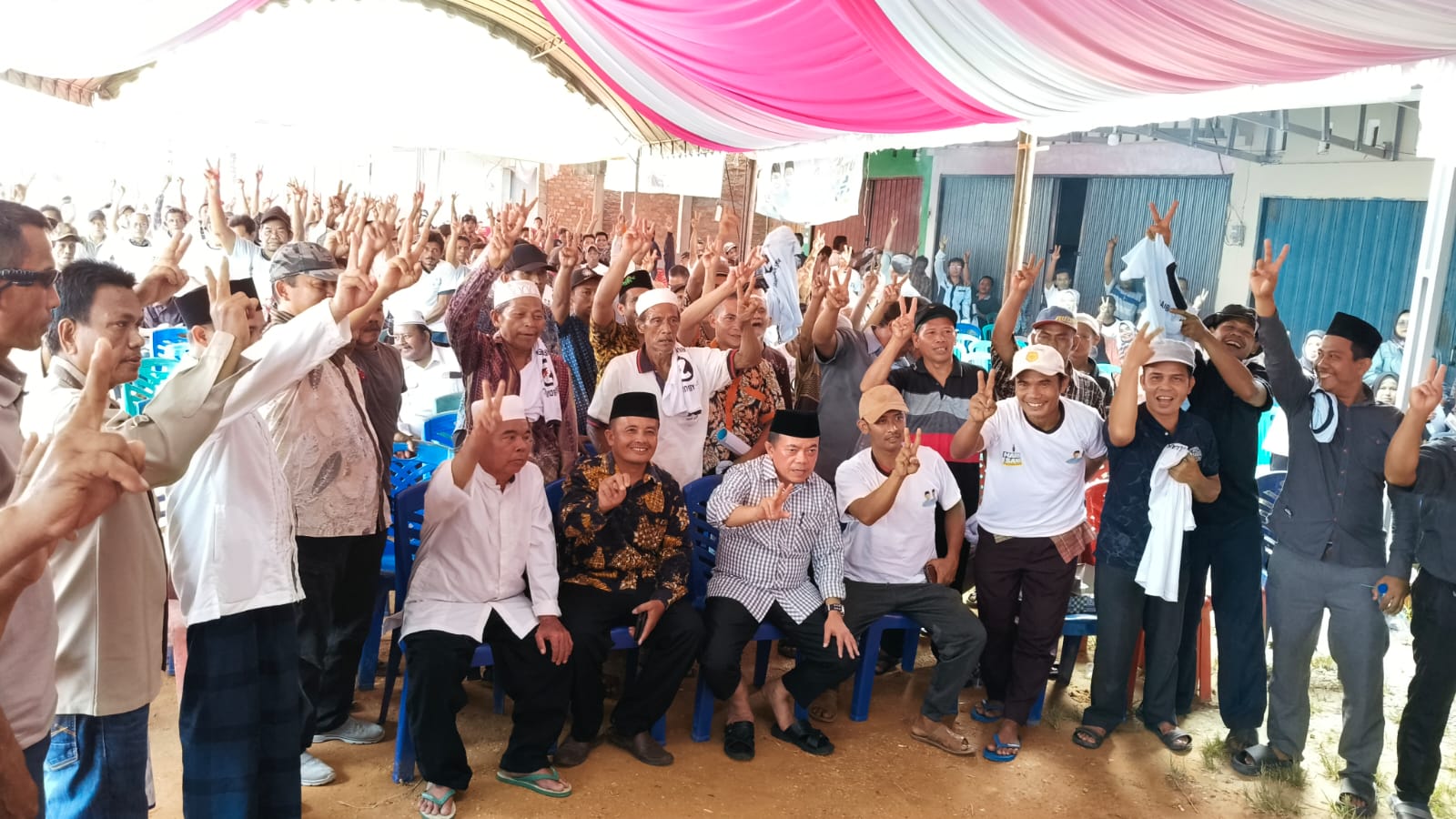 Al Haris saat silaturahmi dengan warga Air Hitam Sarolangun, Rabu (16/10)