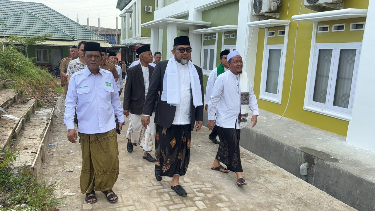 Sudirman saat hadiri peringatan Hari Santri Nasional di Ponpes Darul Arifin, Selasa (22/10)