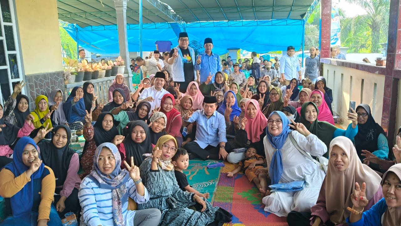 Al Haris saat silaturahmi dengan warga Bajubang Batanghari, Selasa (29/10)