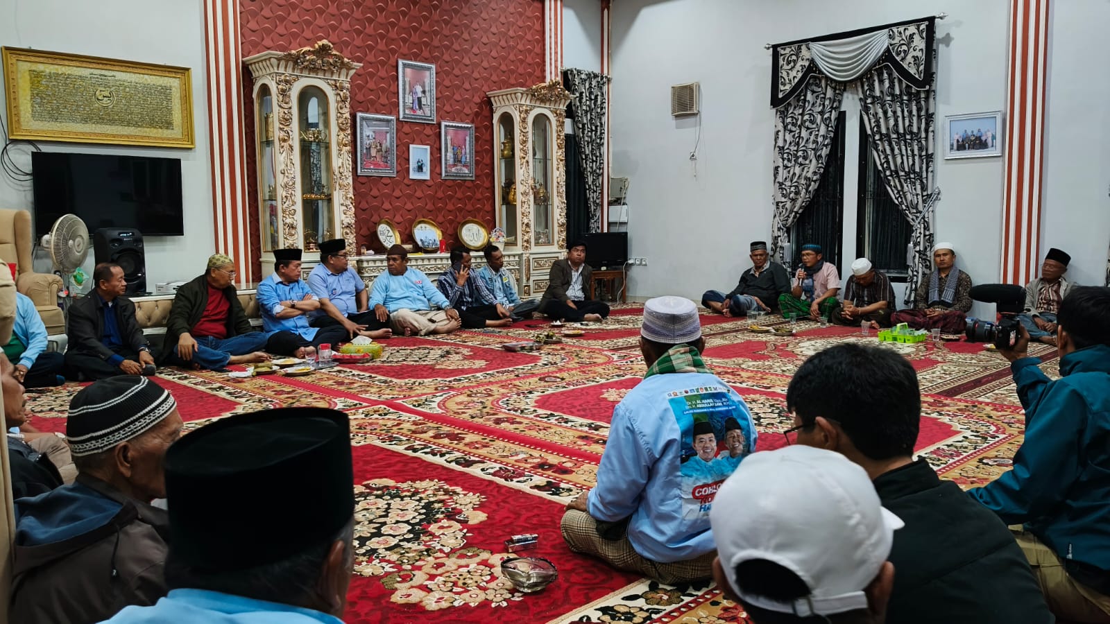 Al Haris saat silaturahmi dengan warga Lempur Kerinci, Kamis (31/10)