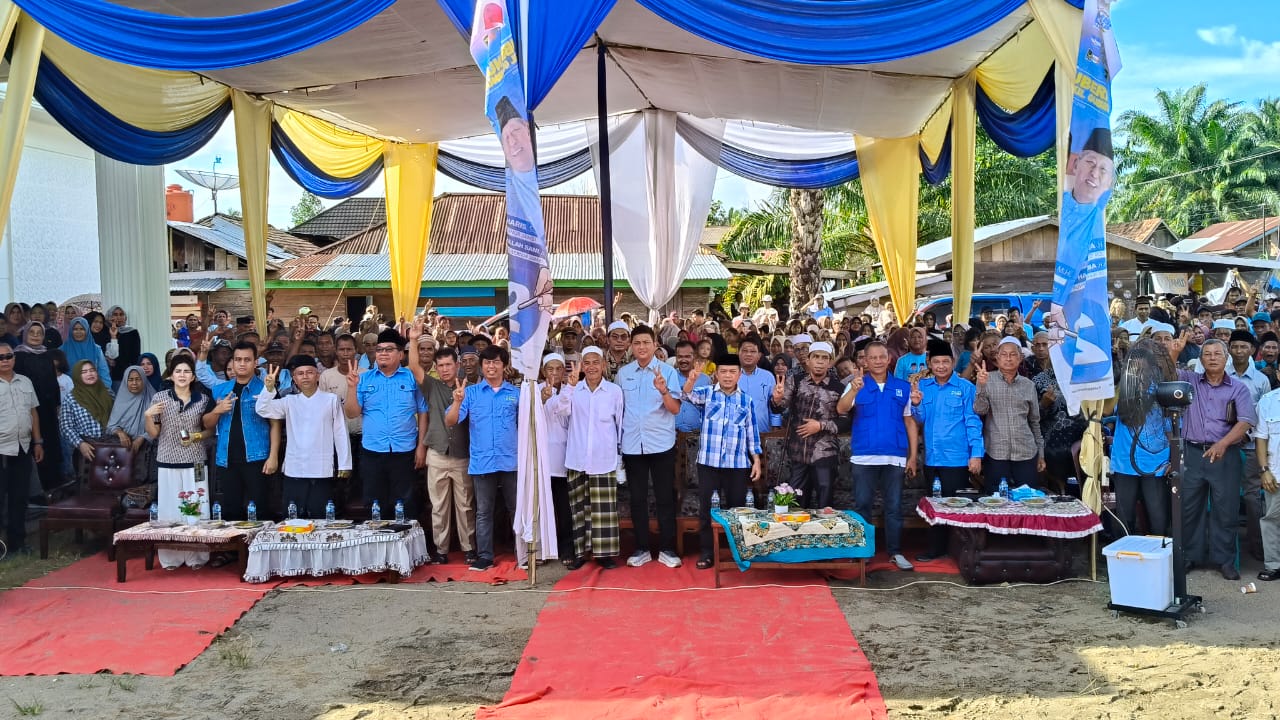 Al Haris saat silaturahmi dengan warga Mersam Batanghari, Jumat (8/11)