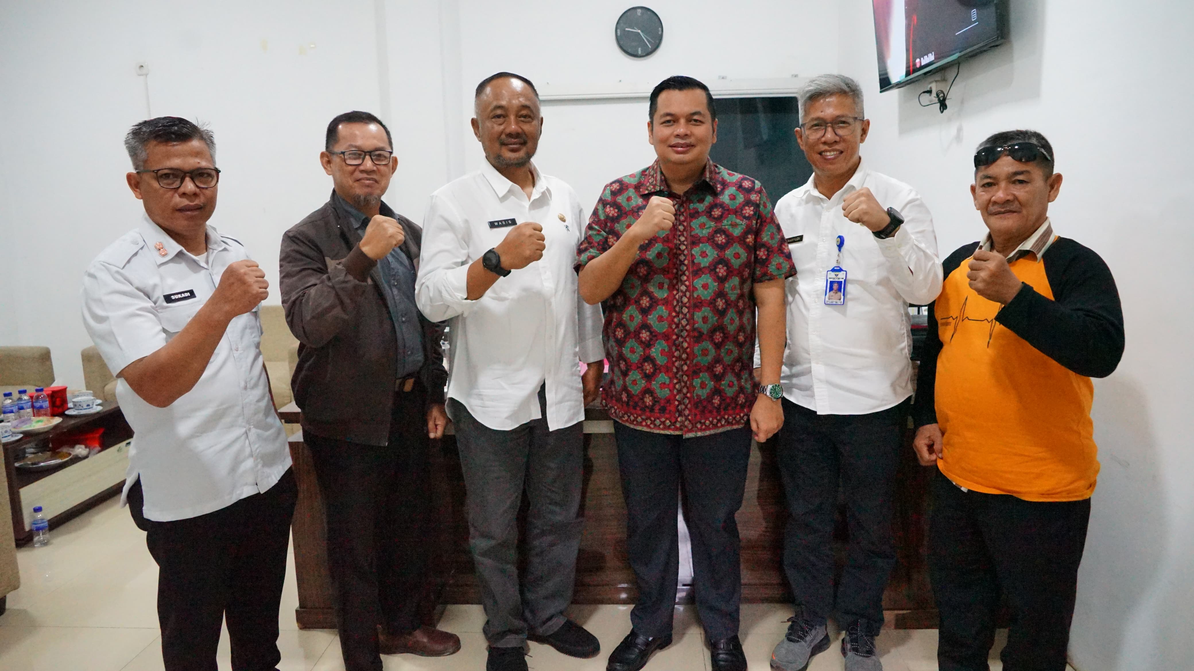 Kemas Faried, lurah dan Ketua Forum RT Telanaipura kunjungi PUPR Provinsi Jambi 