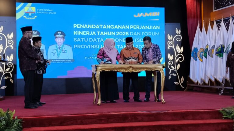 Al Haris saksikan penandatanganan perjanjian kinerja Kepala OPD Jambi tahun 2025