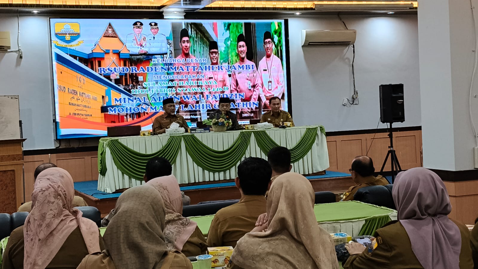 Al Haris rapat dengan manajemen RSUD Raden Mattaher Jambi 