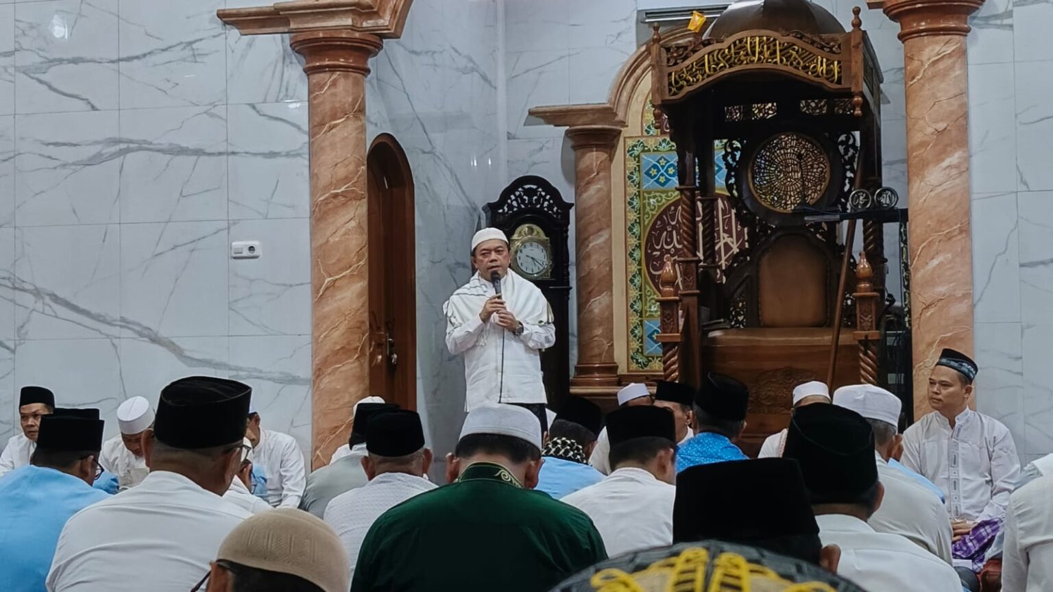 Al Haris bersama pejabat Pemrov Jambi safari subuh Masjid Al Mubarakah Mayang