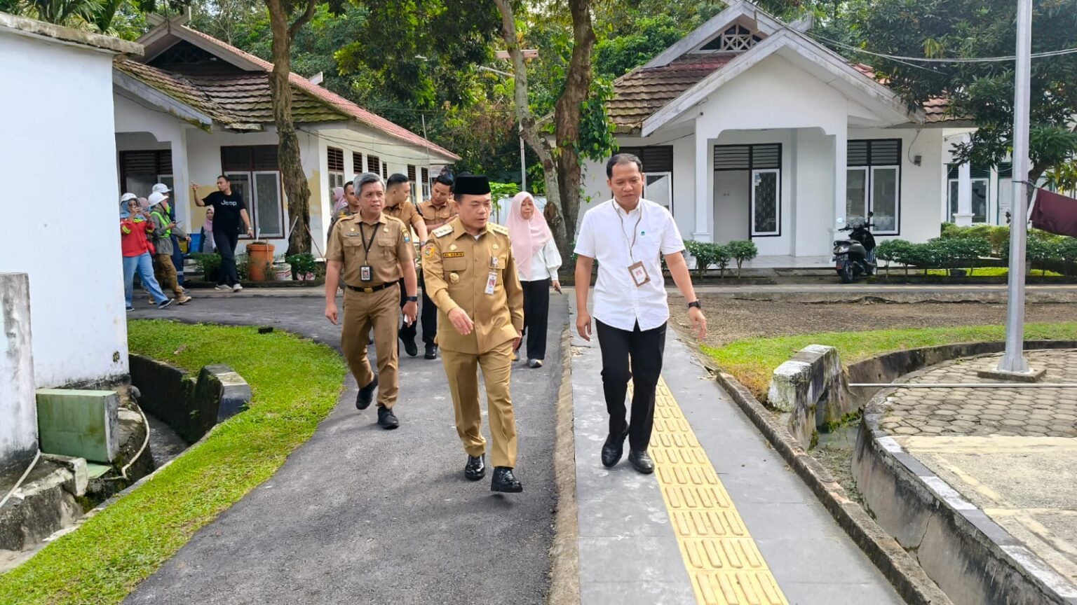 Al Haris pantau persiapan sekolah rakyat di Sentra Alyatama Jambi, Senin (16/6)
