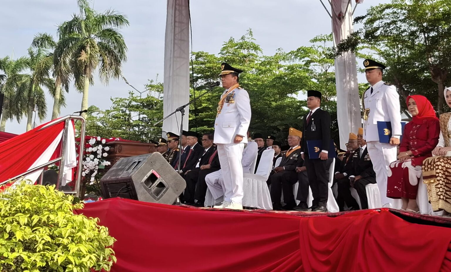 Al Haris pimpin peringatan HUT RI ke-80 di lapangan Kantor Gubernur Jambi, Minggu (17/8)