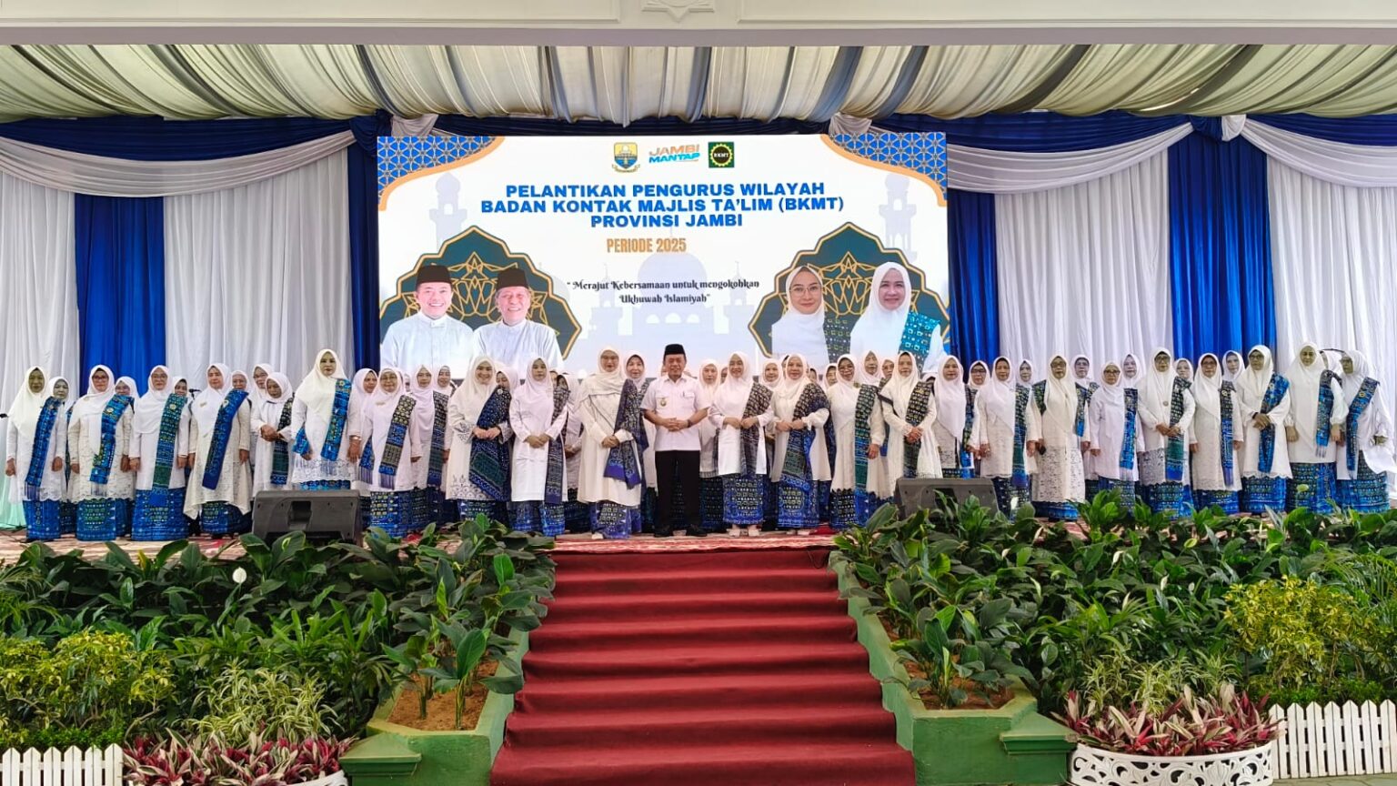 Al Haris saat pelantikan pengurus BKMT Provinsi Jambi periode 2025-2030