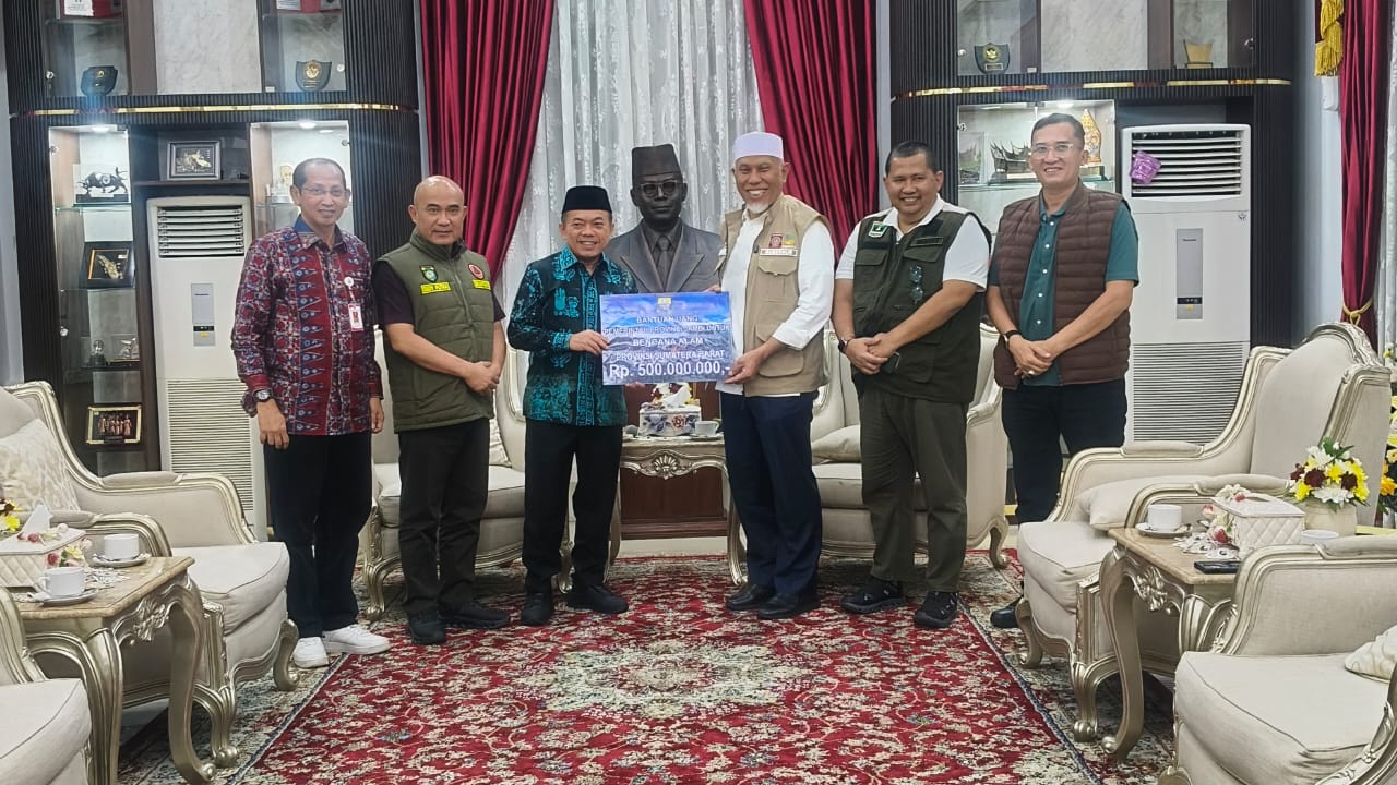 Gubernur Al Haris serahkan langsung bantuan Jambi ke Sumbar