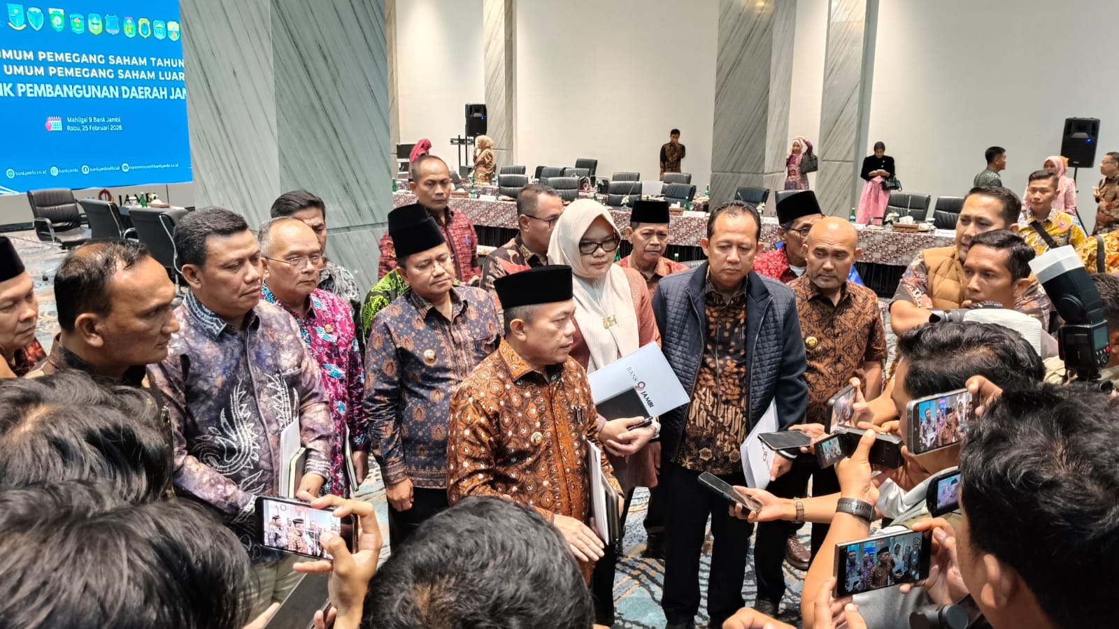 Gubernur Al Haris hadiri RUPS Bank Jambi