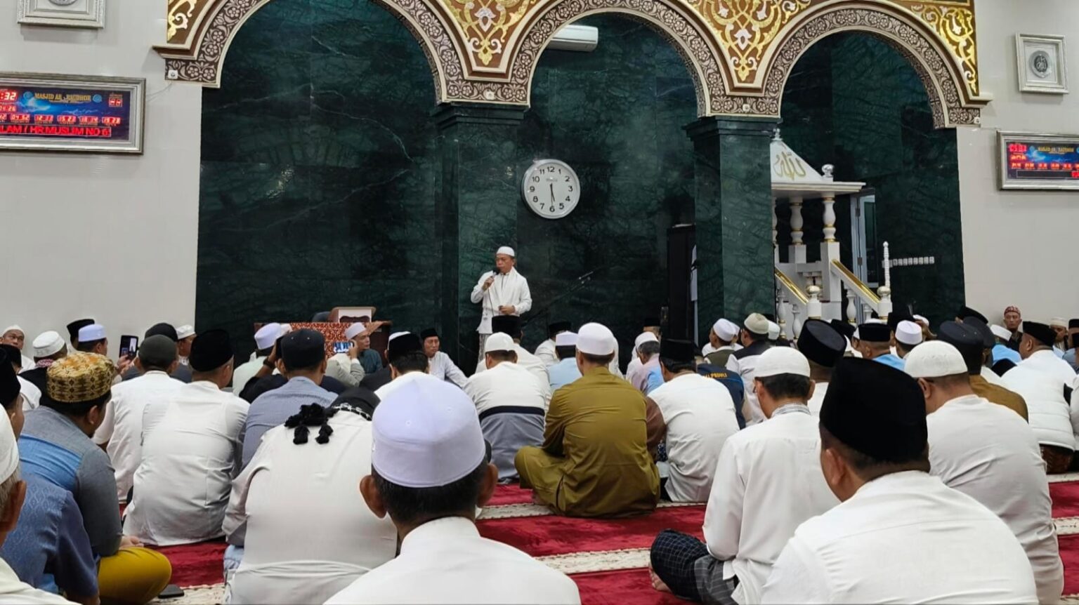 Gubernur Al Haris safari subuh di Masjid Ar Raudhah Telanaipura