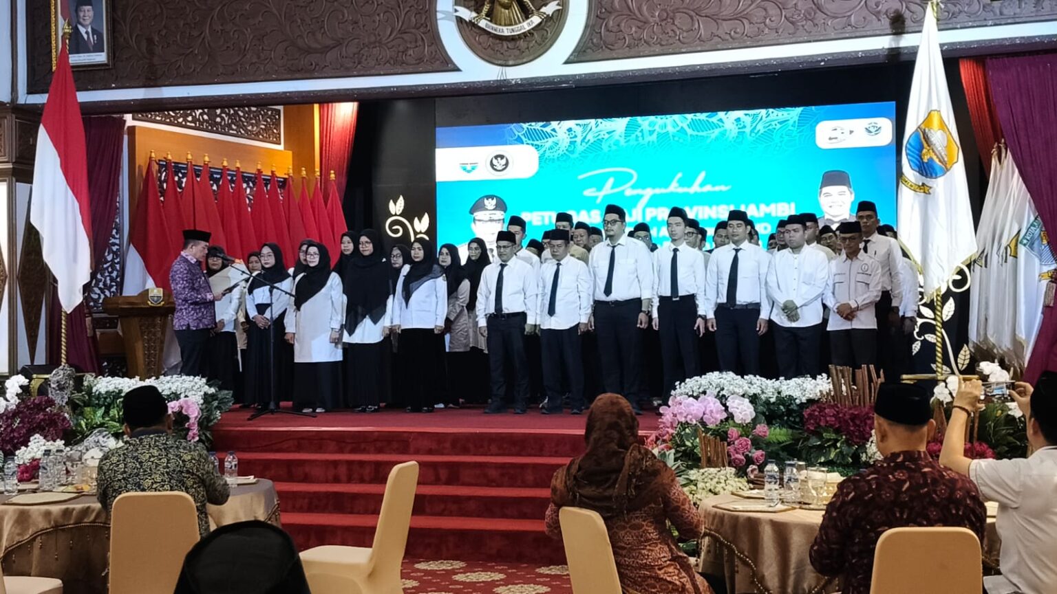 Gubernur Al Haris kukuhkan petugas haji Jambi 2026