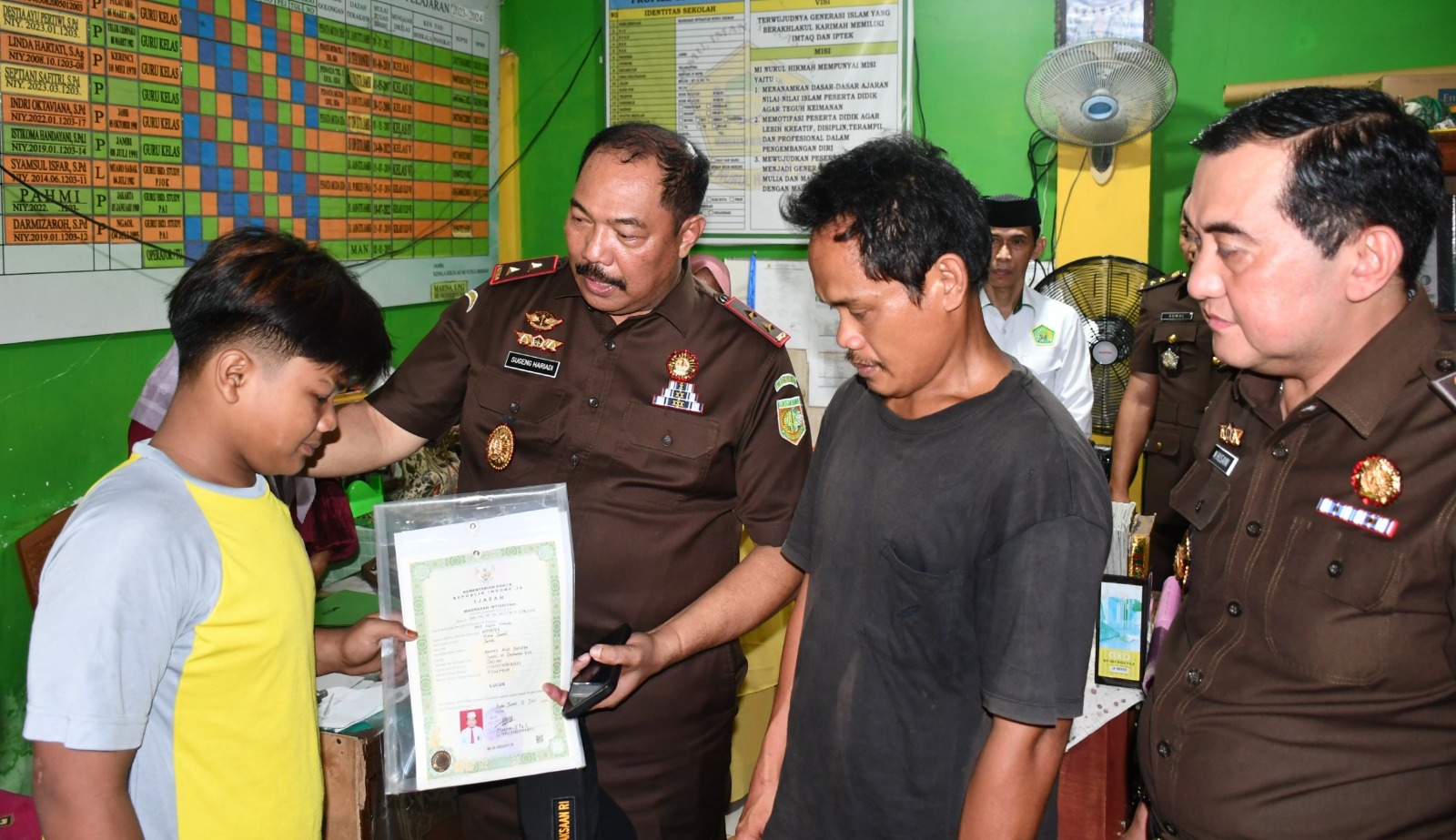 Sugeng Hariadi lunasi tunggakan sekolah hingga bantu siswa ambil ijazah