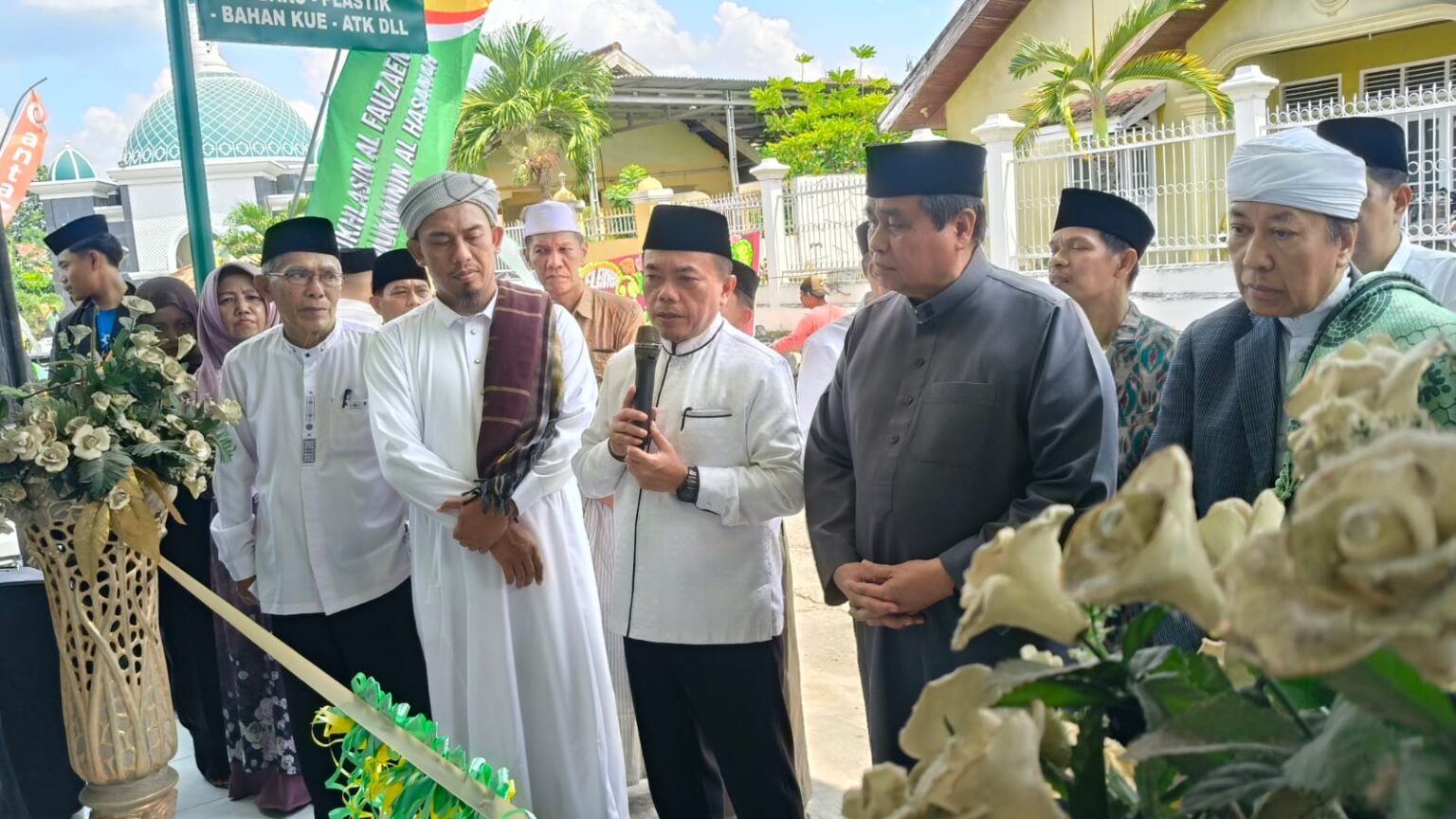 Gubernur Al Haris resmikan Santri Mart Ponpes Sirojul Mukhlasin Jambi