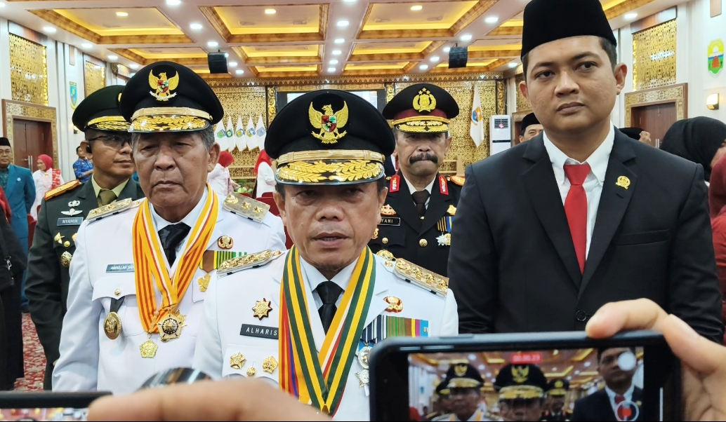 Gubernur Al Haris (tengah), Abdullah Sani (kiri) dan Hafiz Fattah