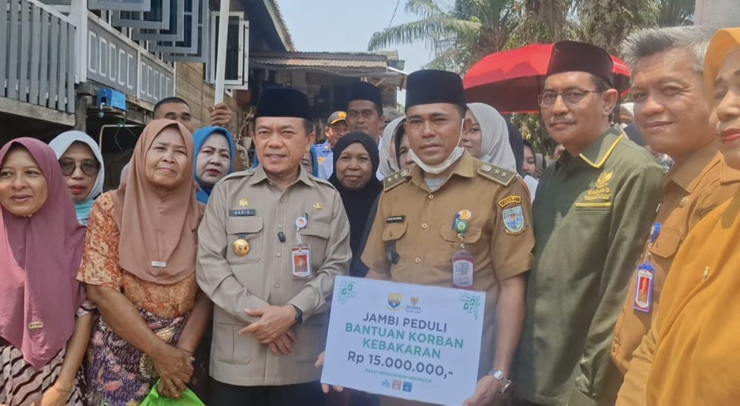 Gubernur Al Haris tinjau korban kebakaran di Tanjung Raden