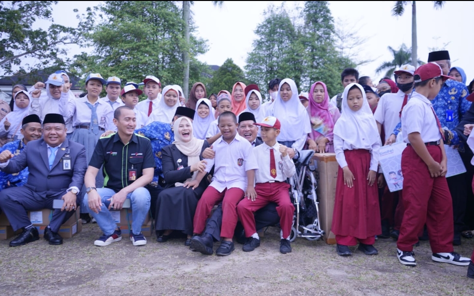 958 Pelajar Kota Jambi terima bantuan sekolah dan SPP Program ProJambi Cerdas