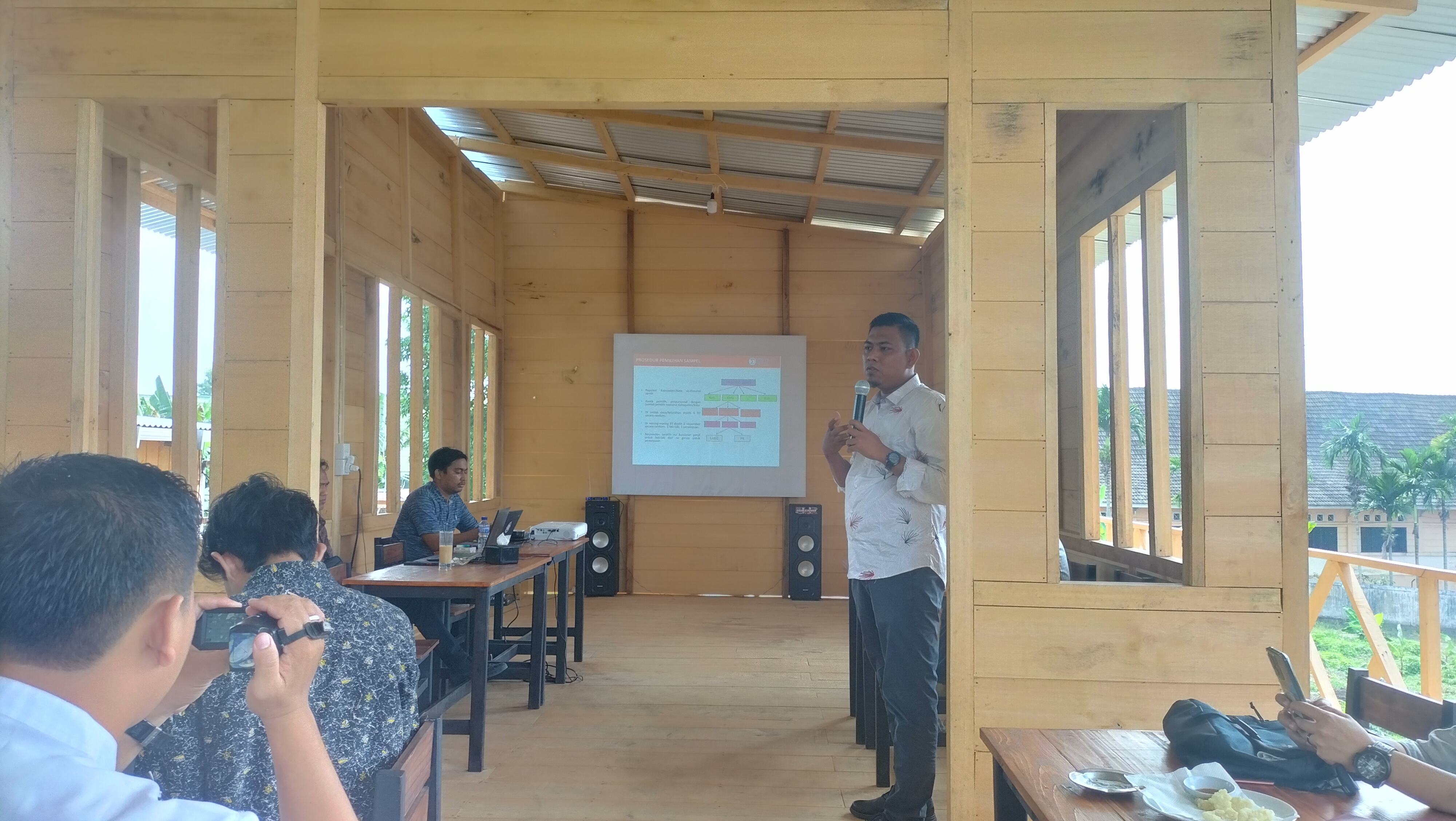 Agung saat pemaparan hasil survei SIGMA Indonesia terkait Pilgub Jambi 2024, Jumat (28/7)