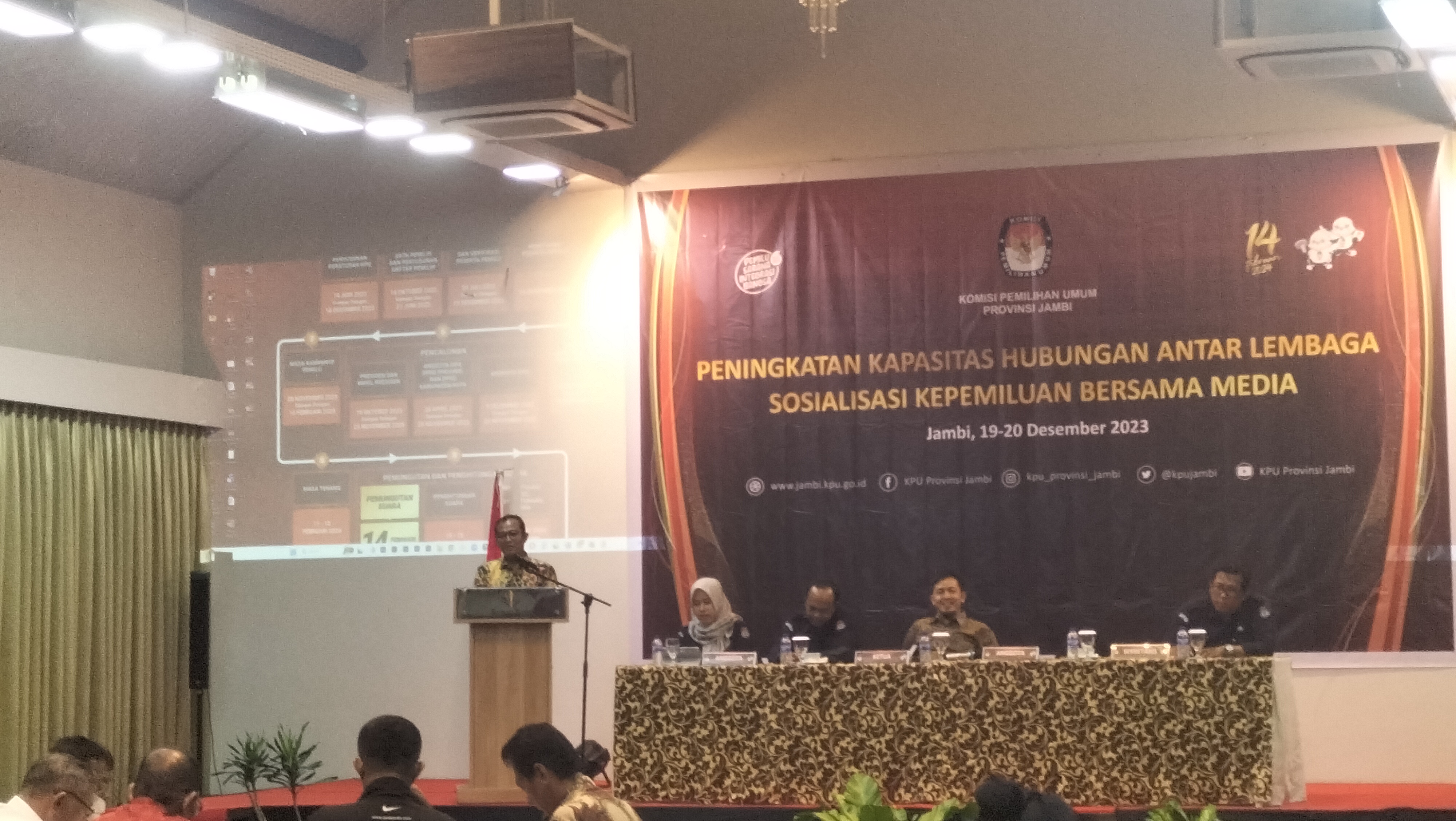 Fahrul Rozi saat peningkatan kapasitas hubungan antar lembaga sosialisasi kepemiluan bersama media