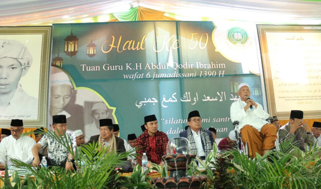 Gubernur Jambi, Fachrori Umar saat hadiri Haul Ke-50 KH Abdul Qodir Ibrahim 