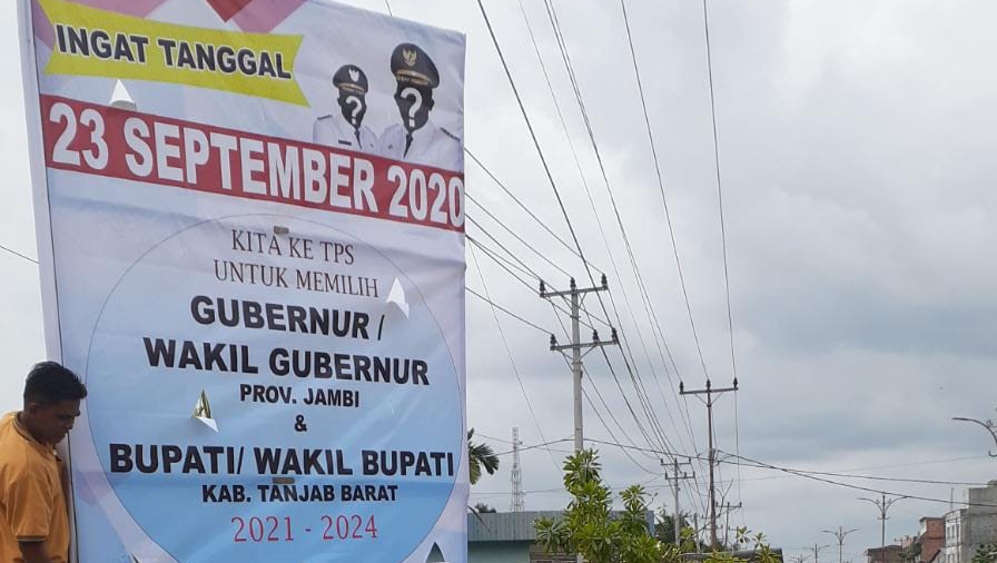 Baleho himbauan di depan kantor Badan Kesbangpol Kab Tanjabbar