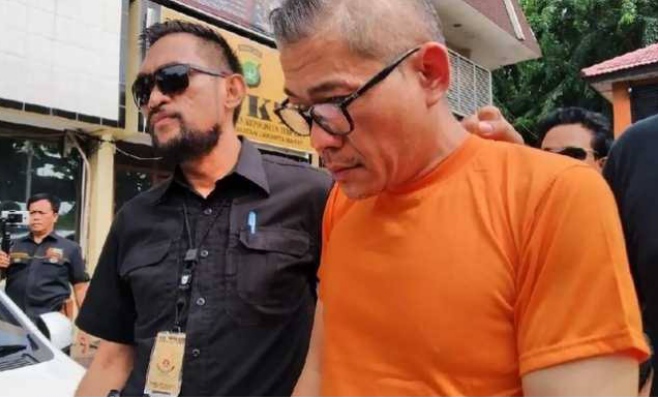 Tohap Silaban saat diamankan pihak kepolisian 