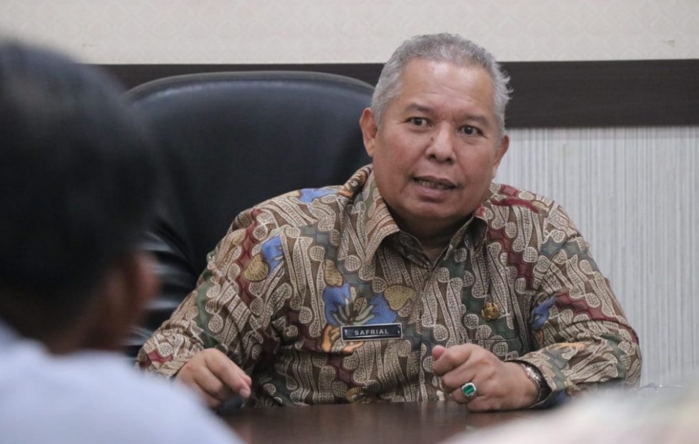 Bupati Tanjab Barat, Safrial 