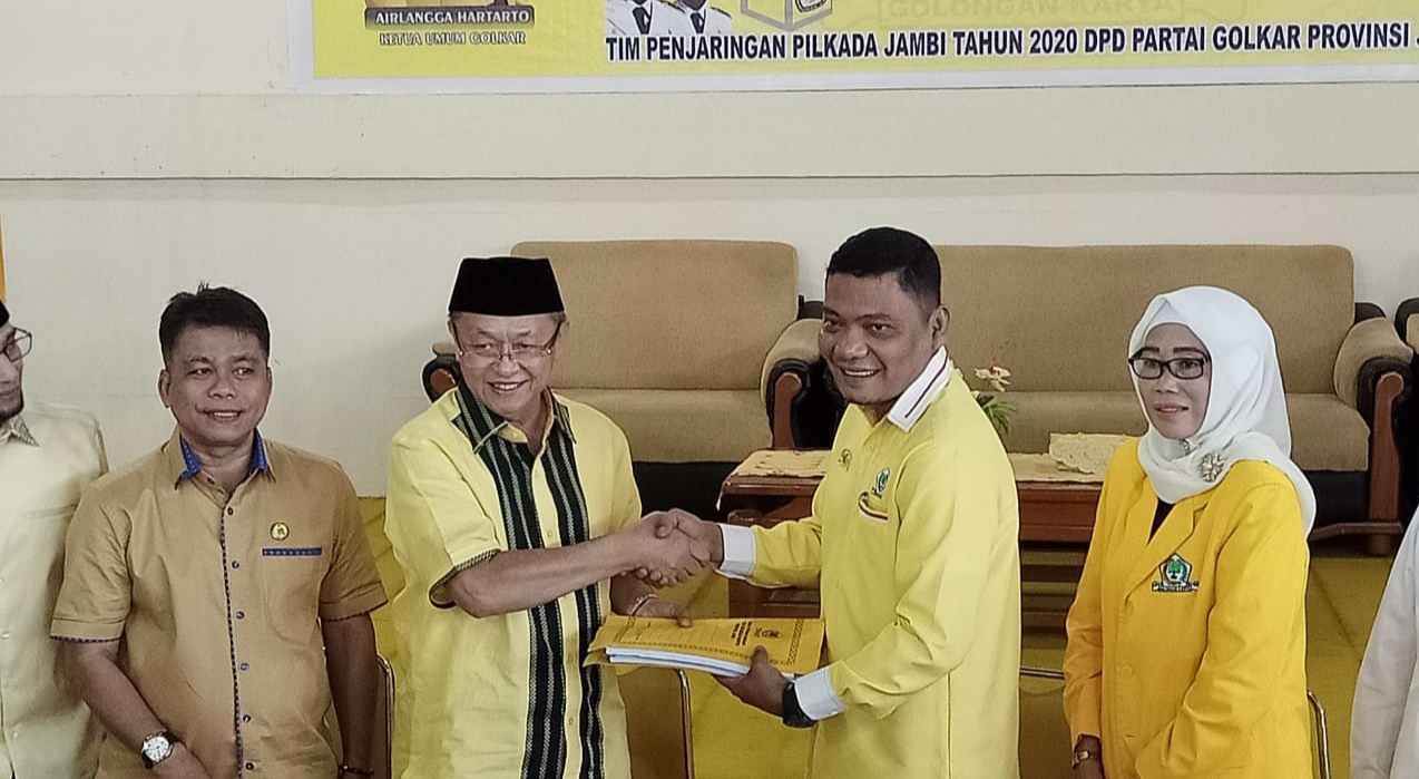 Bacagub, Cek Endra saat pengembalian berkas pendaftaran di DPD I Golkar Provinsi Jambi 