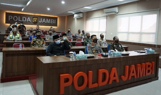 Syafril Nursal saat ikuti deklarasi Pilkada Damai dan Sehat di Polda Jambi