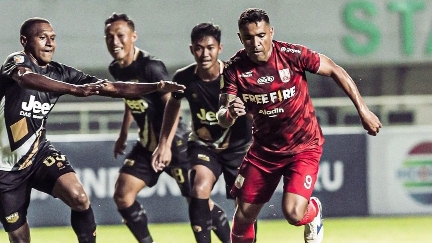 Persis Solo saat berhadapan dengan Dewa United di semifinal Liga 2 Indonesia