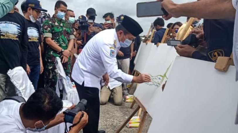 Gubernur Al Haris saat membuka lomba melukis yang dilaksanakan Yayasan Sahabat Sungai Batanghari